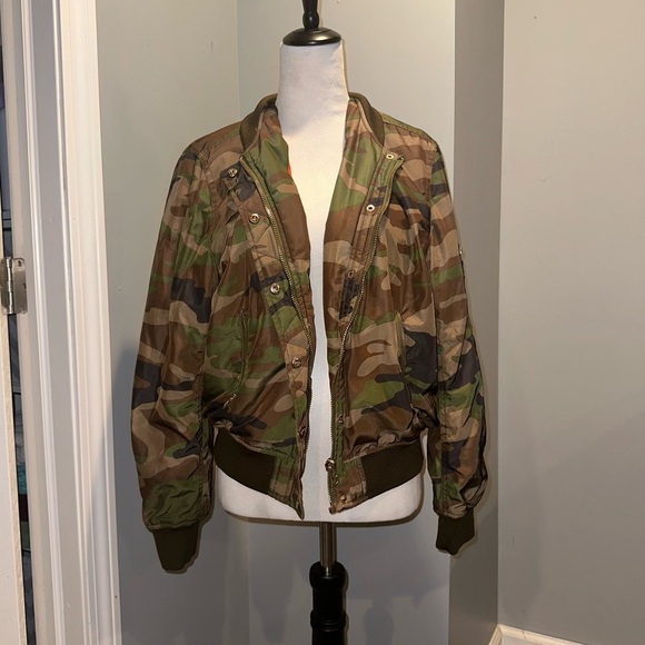 Forever 21 Jackets & Blazers - Forever 21 Camouflage Bomber Jacket - Size L